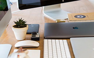 开云官网-人人都想摸，Ruler后台采访时被摸头